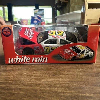 Action 1997 White Rain #32 Dale Jarrett NASCAR Diecast 1 de 3.500 - Imagem 1 de 2