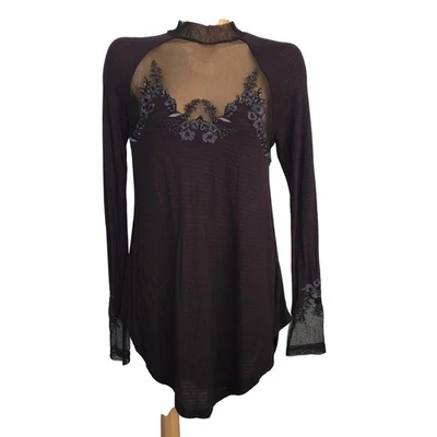 Free People Saheli 黑色网眼刺绣模拟领长袖上衣女式小号 — 第 1/4 张图片