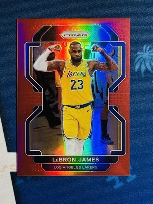 Baloncesto Panini Prizm 2021-22 LeBron James #91 rojo/299 Foto 1 de 2
