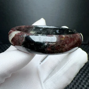 Brazalete Brazalete 62,9 mm Natural Rojo Granate y Cristal Glaucofano Hecho a Mano - Imagen 1 de 6