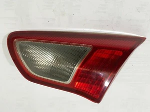 LUZ DE FRENO TRASERO MITSUBISHI LANCER 2009 LADO DEL CONDUCTOR DERECHO 2008-ON - Imagen 1 de 8