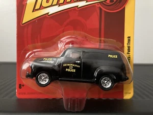 1950 Chevy Metro Police Panel Truck 1/64 Scale Diecast By Johnny Lightning - Picture 1 of 3