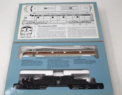 Proto 2000 - Lackawanna EMD E8/9 Locomotive #817 - Image 1 of 3
