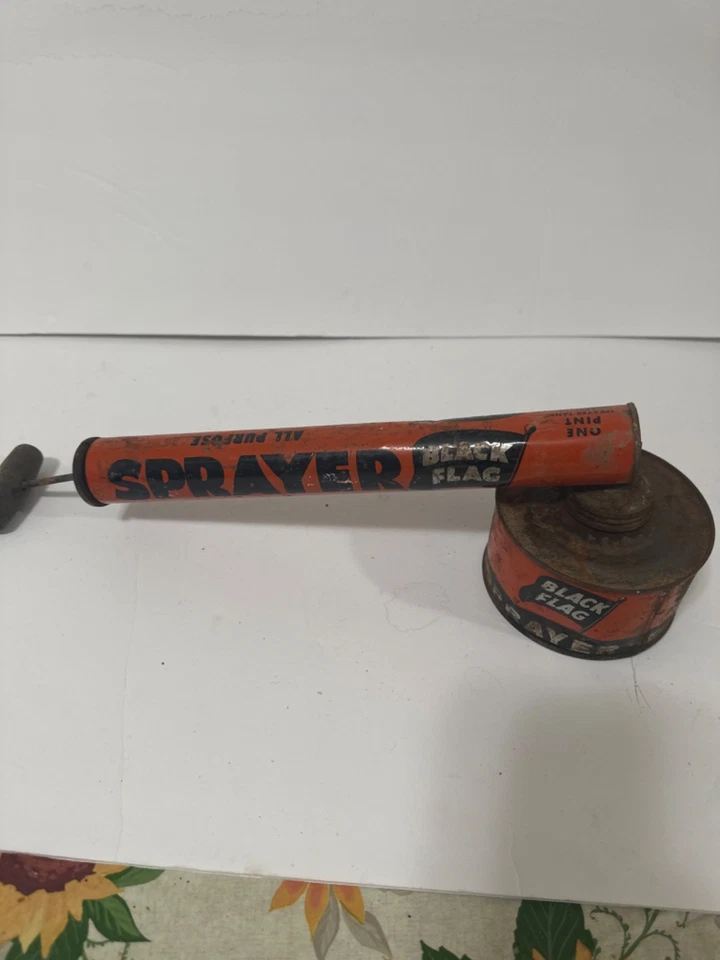 Pulverizador de bandeira preta antigo cores raras ótimos gráficos, vermelho e preto - Imagem 1 de 3