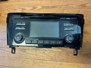 2014 NISSAN ROGUE OEM AM/FM XM Radio Receiver CD Player 28185-4BA0A - Foto 1 di 14