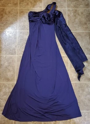 Vestido de novia David púrpura línea A F13185 con capa talla 2 Foto 1 de 4