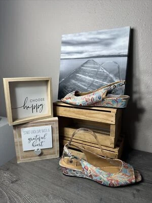 J. Renee 挂毯花卉标志吊饰楔形踝带凉鞋 8.5 窄二手状况完好 — 第 1/4 张图片