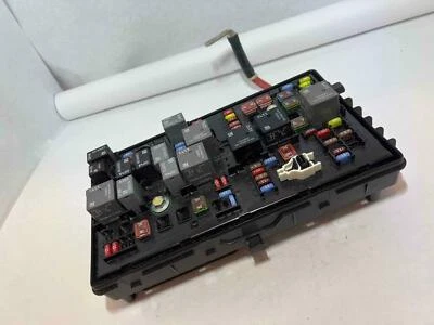 13-14 2014 Chevrolet Cruze bajo capó caja de fusibles OEM 95942232 Foto 1 de 4