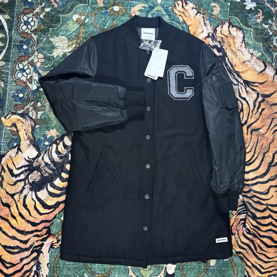 Jaqueta de beisebol Converse Varsity MA1 Parka casaco de botão de pressão preta grande nova com etiquetas - Imagem 1 de 4