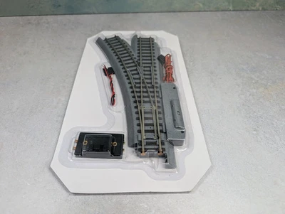 WalthersTrainline HO Scale Power-Loc Left Manual Turnout Switch Track - Image 1 of 3