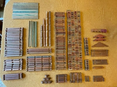 Vintage Lincoln Logs lot - real wood building set with 286 pieces - Image 1 of 3