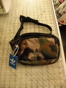 Adidas Camouflage Hüfttasche Bauchtasche Gürteltasche NEU MIT ETIKETT - Bild 1 von 3