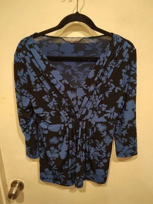 Daisy Fuentes Dark Floral V-Neck Babydoll Style Top Sz S Whimsigoth Y2K Travel - Image 1 of 4