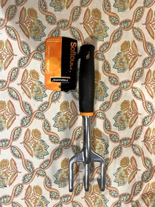 New Fiskars Softouch Hand Cultivator, Polished Aluminum, 7064 - Picture 1 of 3