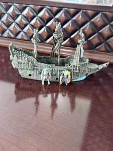 Pirates of the Caribbean Dead Man's Chest Pirate Fleet Flying Dutchman 2007 - Picture 1 of 17