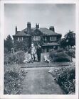 1945 Press Photo Gabriel Pascal With George Bernard Shaw at His Country Home