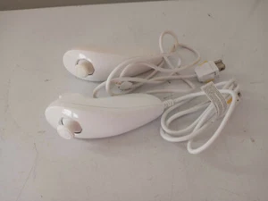 Wii Controller Nunchuck bianchi (RVL-004) - Set di 2 - Foto 1 di 4