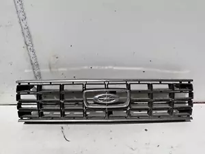 Toyota Corona Grille RT132 10/1979-07/1983 - Picture 1 of 7