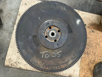 TRACTOR DE GAS FERGUSON TO 35 DE COLECCIÓN - VOLANTE DE INERCIA MOTOR Y ENGRANAJE DE ARRANQUE - 1955 Foto 1 de 2