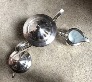 JUEGO DE CAFÉ/TÉ FORRADO DE 5 PIEZAS WMF ART NOUVEAU JUVENDSTIL 5 PLATOS PLATEADOS Y PORCELANA - Imagen 1 de 12