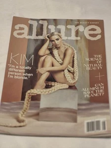 Allure 2022 magazine Kim Kardashian cover photos article JOEY KING - Imagen 1 de 7