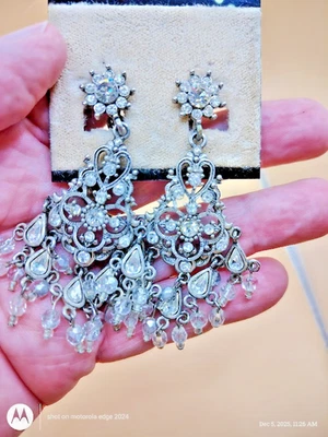 Pendientes con clip de araña vintage RJ Graziano cristales de diamantes de imitación plateados nuevos sin etiquetas Foto 1 de 4