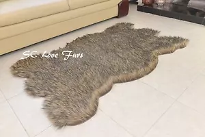 Alfombras para el hogar de piel de oso de piel de felpa de coyote de punta negra 24 x 48 - Imagen 1 de 4