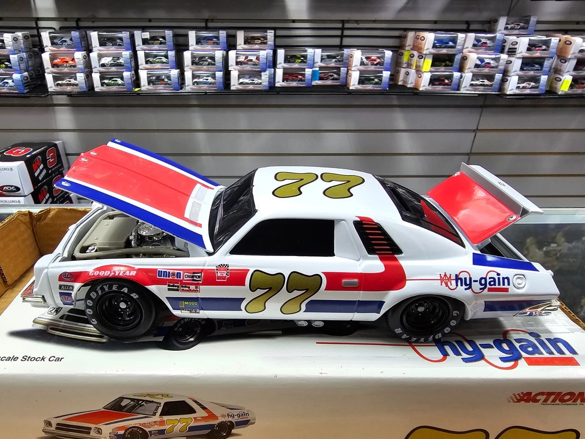 Dale Earnhardt Diecast Sport & Touring NASCAR 1976 Vehicle Year