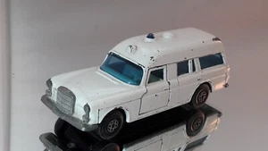Mercedes Benz Binz Ambulance - Matchbox - White - K26 - Picture 1 of 9