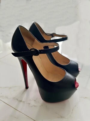 BOMBA PLATAFORMA CHRISTIAN LOUBOUTIN NEGRA UE 35 Foto 1 de 4