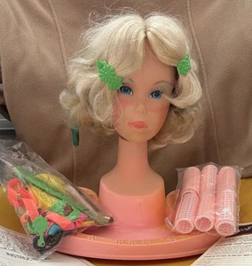 Vintage Mattel Barbie Beauty Center.  Karton ist beschädigt - Bild 1 von 12