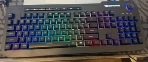 IBuyPower Ares M2 Gaming Light Up Keyboard - działa! Świetny stan-przewodowy - Zdjęcie 1 z 6
