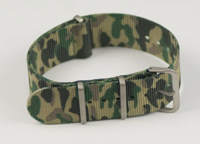 x Cinturino In Nylon Universale Ricambio Orologio Larghezza 18mm Camouflage lac - Immagine 1 di 1