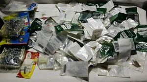 (200 LOT) Kronenbolzen Achsschlüssel-Bindepfosten-Holzmeisterschlüssel-Spannstifte-Schrauben - Bild 1 von 10