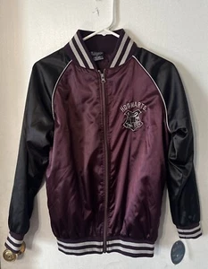 Harry Potter Hogwarts Satin Bomberjacke durchgehender Reißverschluss Small (S17) Neu mit Etikett Warner Bros. - Bild 1 von 7