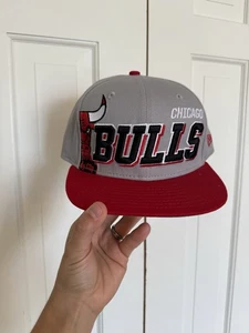 Chicago Bulls New Era Snapback Sombrero 9Fifty Windy City NBA Gorra Madera Clásica - Imagen 1 de 10