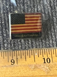 Vintage FORD MOTOR COMPANY AMERICAN FLAG LAPEL PIN - Picture 1 of 2