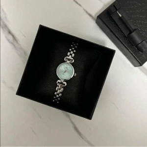 Elegante Retro Silber und Aquamarin Zifferblatt Damen Vintage inspiriert Y2K Uhr - Bild 1 von 5