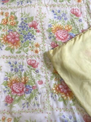 Vintage Floral Comforter Floral & Yellow 60”x 80” Cottage Core Shabby Granny - Image 1 of 4