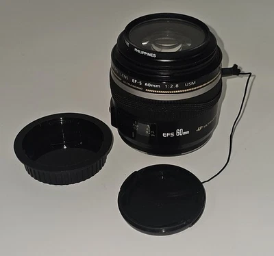 Lente Canon EF-S 60 mm f/2,8 AF USM con filtro UV de 52 mm Foto 1 de 3
