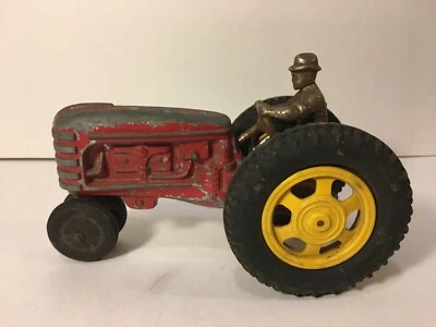 Juguete tractor Hubley vintage con conductor - hierro fundido Foto 1 de 4