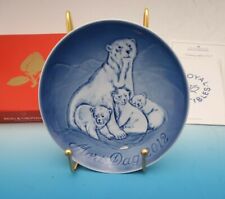 2012 Bing & Grondahl Mother's Day Plate Polar Bear and Cubs in Box