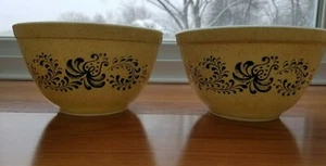 Two Vintage Pyrex Mixing Bowls Tan with Blue Design Homestead #401 Small - Picture 1 of 13
