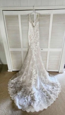 Lindo vestido de noiva floral de renda fit-and-flare, tamanho 2/4/6 - Imagem 1 de 4