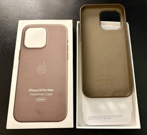 Apple FineWoven Case w/ Magsafe for iPhone 15 Pro Max (6.7") Taupe MT4W32M/A - Photo 1 sur 3