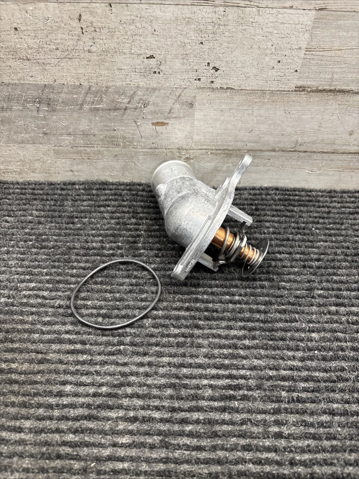 Термостат и корпус охлаждающей жидкости двигателя Motorad 379-187 - Изображение 1 из 4