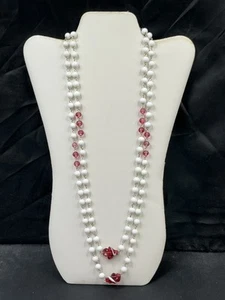 Collana Vintage Coro Firmata Bianco e Rosa Vortice Arte Vetro Perline 34” Extra Lunga - Foto 1 di 10