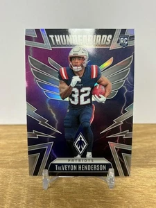 Tarjeta de novato Panini NFL 2025 Phoenix TreVeyon Henderson PLATA PARALELO SSP - Imagen 1 de 1