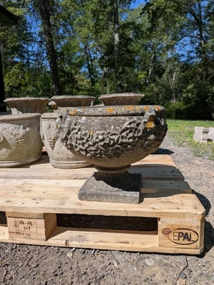 Vintage / Antique British / English Cast Stone Garden Planter / Pot / Jardiniere - Image 1 of 4