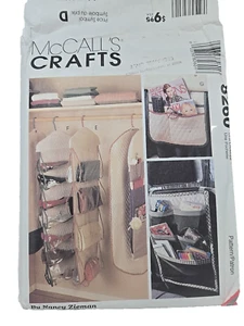 Patrón organizador McCall's 8260 - armario, envoltura de regalo, bolsa de ropa, cartera, zapato - Imagen 1 de 10